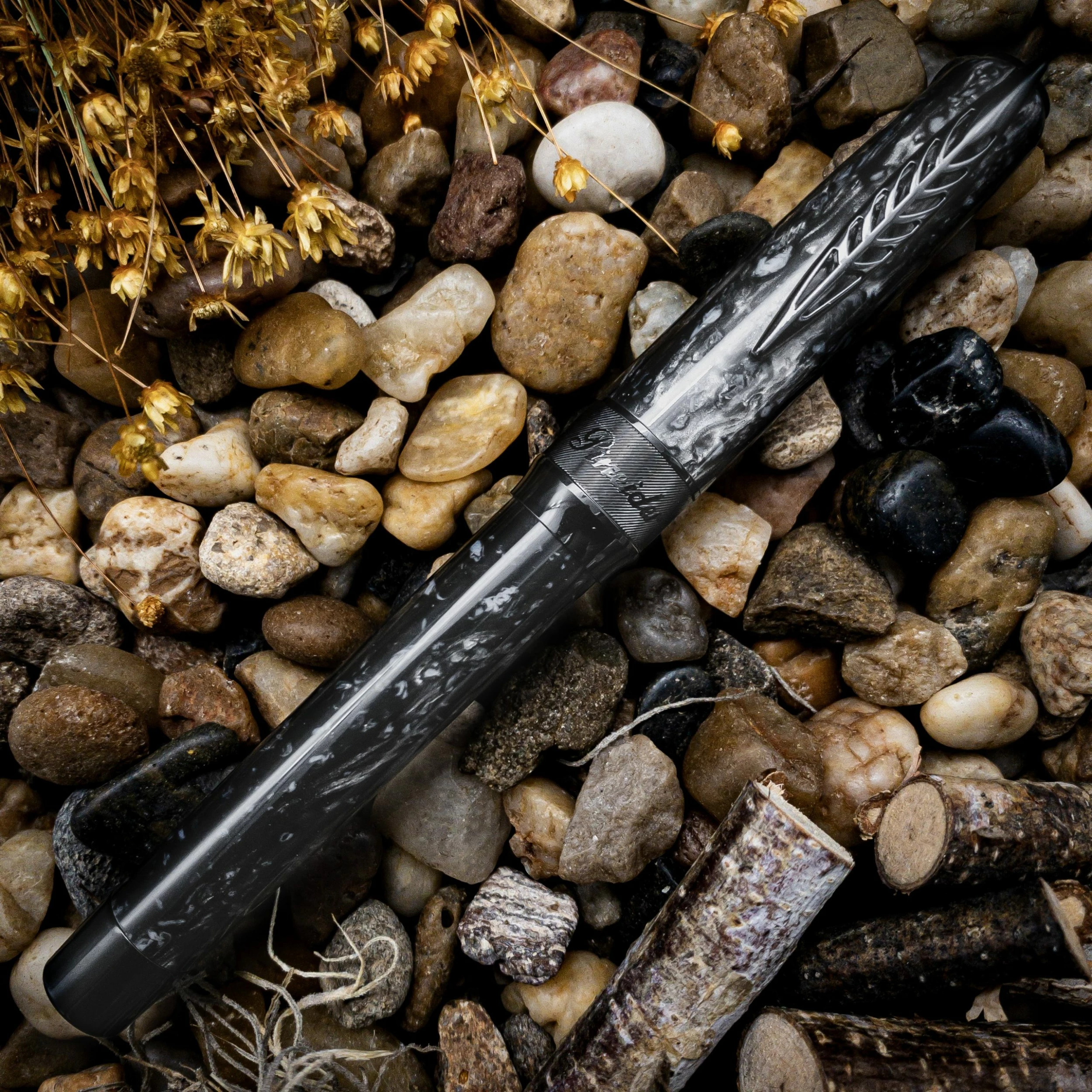 Pineider La Grande Bellezza Rocco Rollerball Pen, Grey 4 Pineider La Grande Bellezza Rocco Rollerball Pen, Grey - Image 2