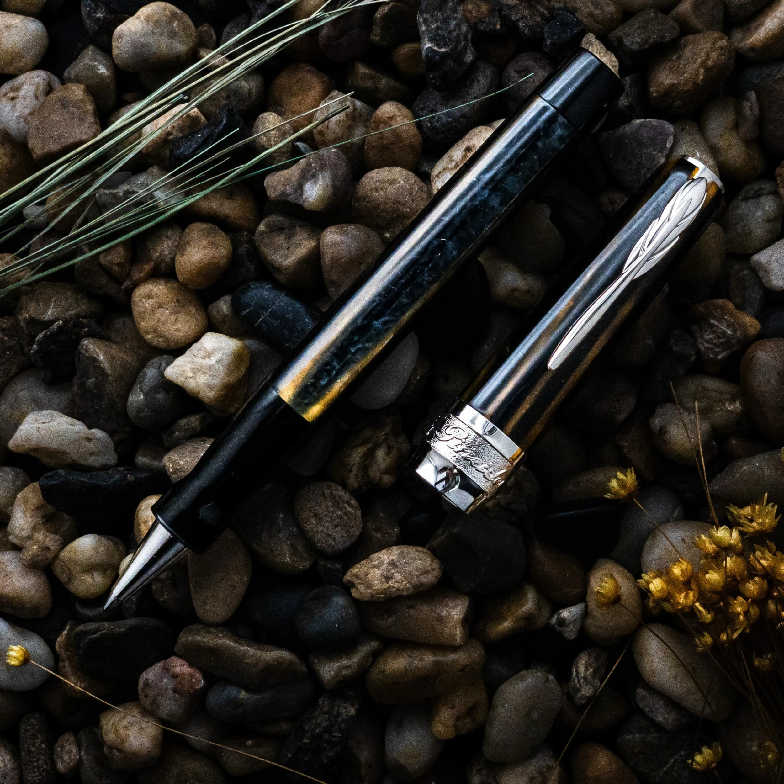 Pineider Arco Blue Bee Limited Edition Rollerball Pen 5 Pineider Arco Blue Bee Limited Edition Rollerball Pen - Image 3