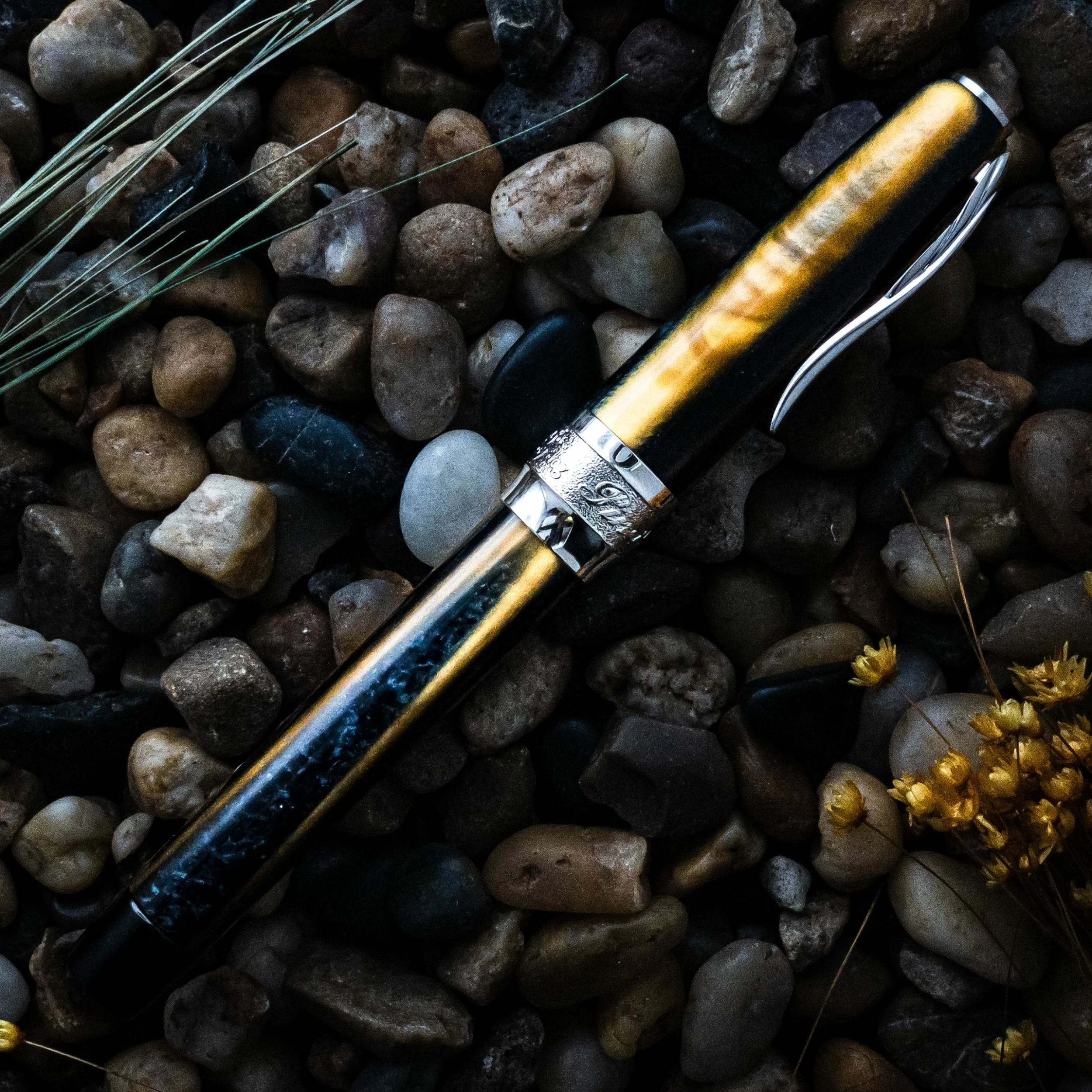 Pineider Arco Blue Bee Limited Edition Rollerball Pen 3 Pineider Arco Blue Bee Limited Edition Rollerball Pen